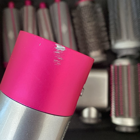 Dyson airwrap with long and short attachments - Picture 2 of 3